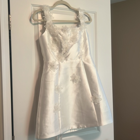 New with tags ELLIATT Elder Dress in White - Picture 4 of 7